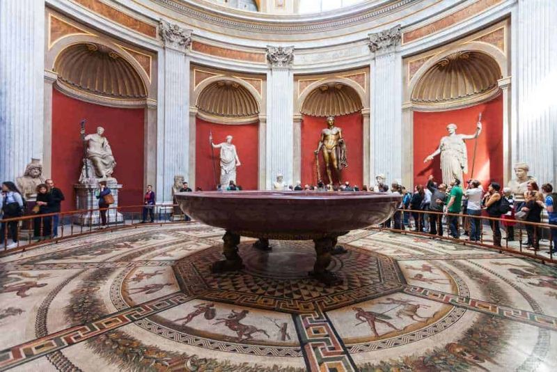Vaticano Museo lungo 7 chilometri a Roma 7 Scultura dei Musei Vaticani con dettagli storici e artistici, rappresentanza dell'arte e cultura italiana, visitare i Musei Vaticani e scoprire le sue opere d'arte.
