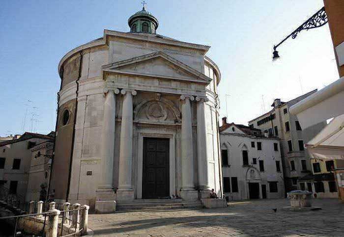 FILENAME: chiesa-storica-venezia.jpg.