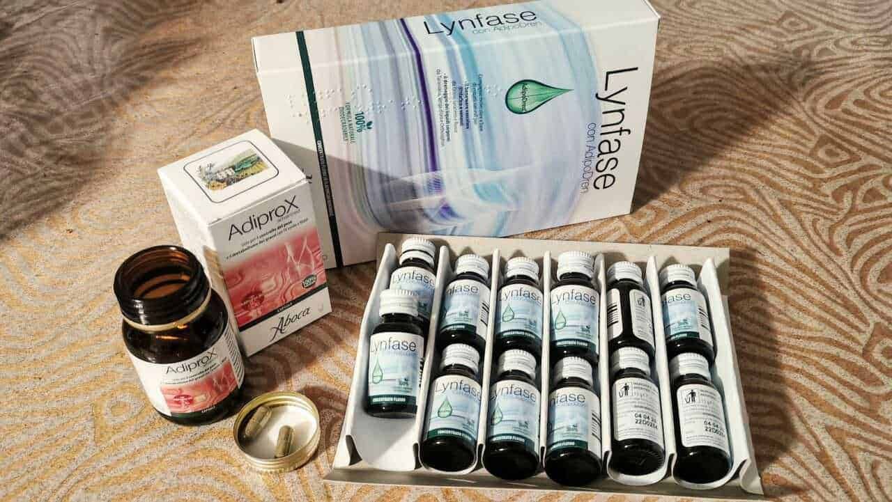 Sollievo dal dolore con Lynfase, integratore a base di enzimi naturali per il benessere articolare e muscolare, disponibile in confezione con più flaconi e capsule.