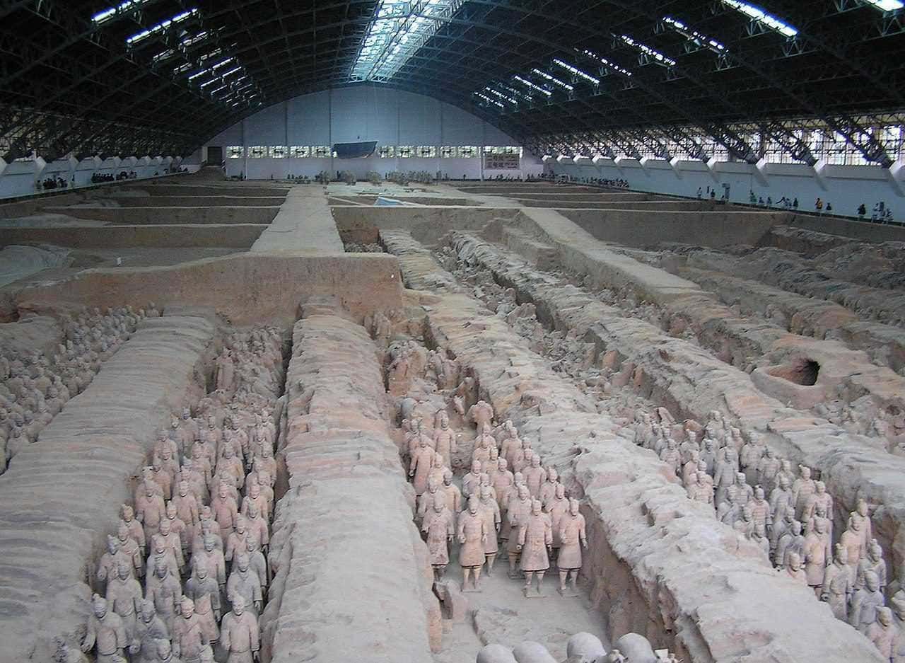 FILENAME: terracotta-army-scavo-archaeologico-museo-Xian.jpg.