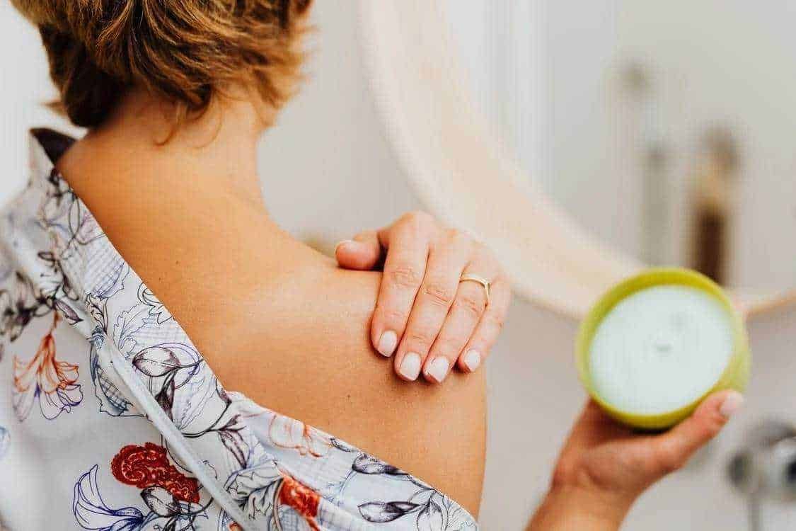 Olio di cocco per la pelle, crema idratante naturale, cura del corpo, skincare naturale, beauty routine fai da te, prodotti naturali, benessere della pelle, rimedi naturali, cura personale, alimentazione sana, tutto su Appunti Sul Blog.