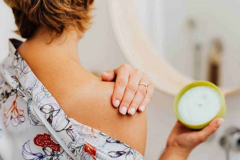 Crema idratante con protezione solare? Scopri Age Smart 3 Olio di cocco per la pelle, crema idratante naturale, cura del corpo, skincare naturale, beauty routine fai da te, prodotti naturali, benessere della pelle, rimedi naturali, cura personale, alimentazione sana, tutto su Appunti Sul Blog.