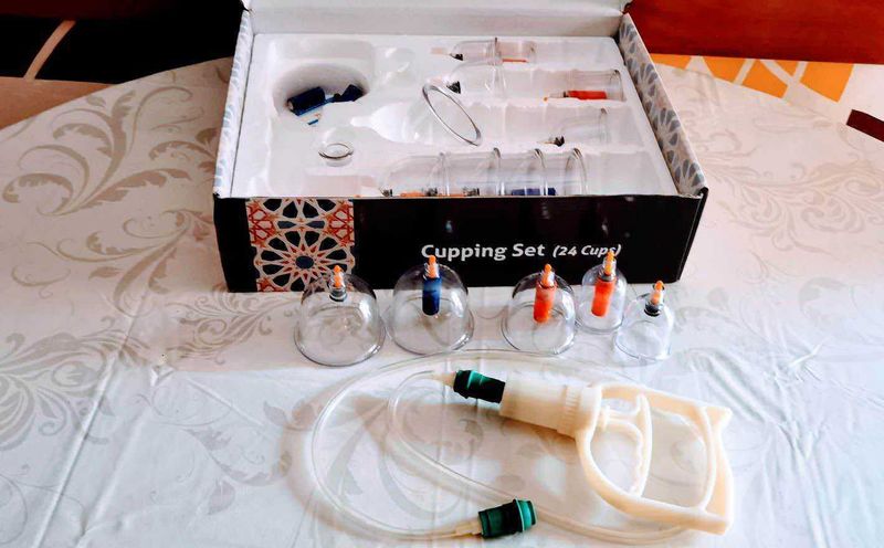 13 Benefici della coppettazione cinese 3 Pompe di insulina e siringhe in confezione, dispositivi medici per gestione diabete, strumenti per infusione insulinica, tecnologie sanitarie per terapia diabete.
