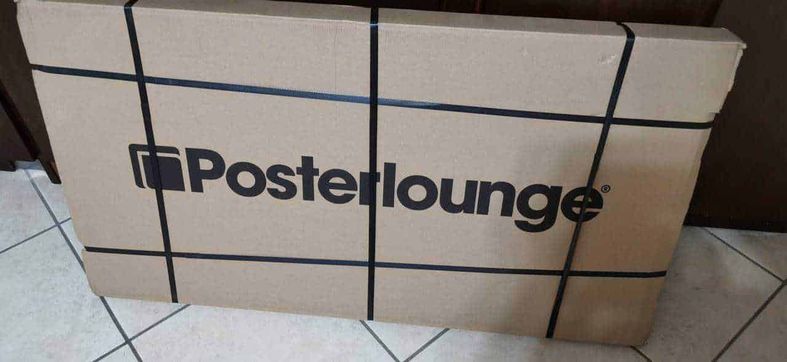 Posterlounge: idee di decorazioni murali diverse dal solito 3 Poste lounge scatola in cartone con logo Poste lounge, consegna e spedizione.