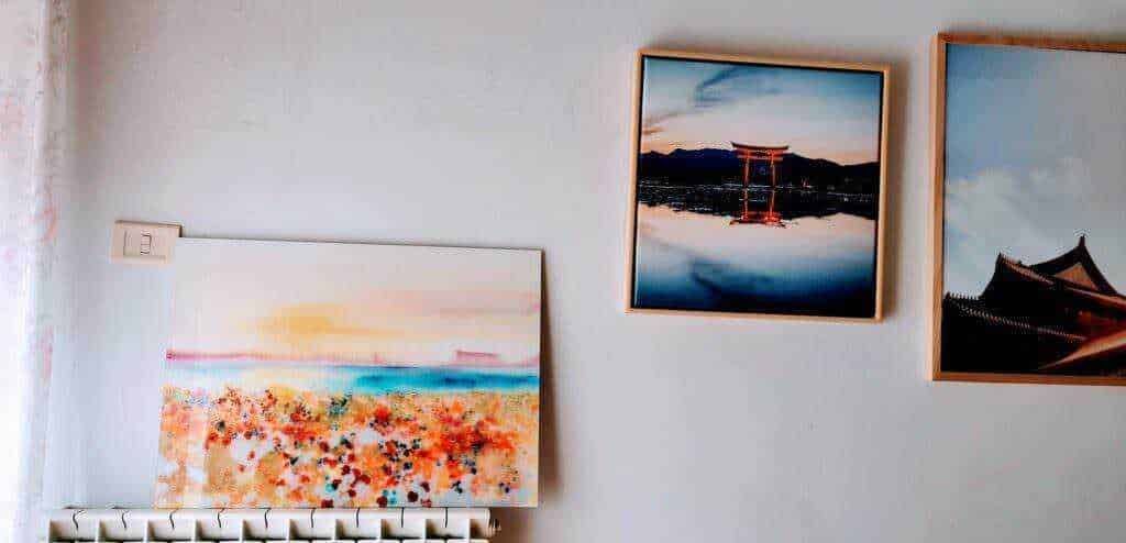 Vernice di paesaggi con mare al tramonto e torii giapponese riflesso sull'acqua, opere d'arte per decorazione interni, ispirazione orientale e paesaggi naturali, quadri artistici per soggiorno e ufficio.