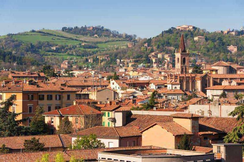 Emilia Romagna tra 25 terme spiagge e arte 3 10 Città d'Arte Emilia Romagna imperdibili - Bologna Piazza Maggiore e centro storico