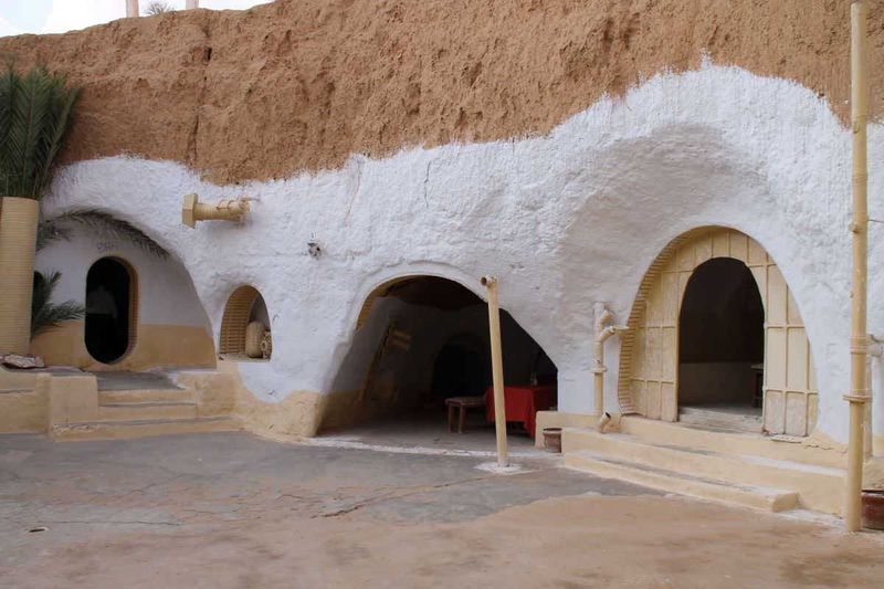 In viaggio con Star Wars: luoghi da visitare visti nel franchise 2 Star wars nel mondo reale: Tunisia- Pianeta di Tatooine. In viaggio con Star Wars luoghi da visitare visti nel franchise