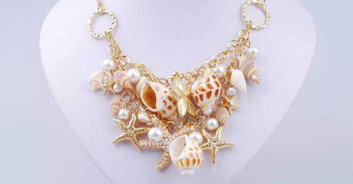 Collana estiva con conchiglie