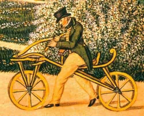 Un uomo in abiti vintage su un veicolo a tre ruote in stile rétro, circondato da alberi e natura, in un'illustrazione artistica colorata.