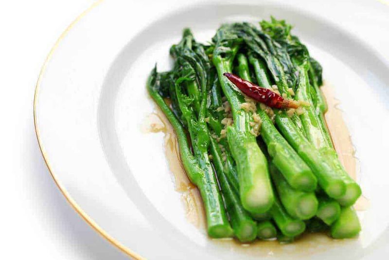 10 Metodi di cottura cinese, dal saltare in padella, per carne e verdure 6 Primavera di broccoli di rapa con peperoncino rosso e aglio, piatto tipico della cucina italiana, perfetto per una dieta salutare e ricca di vitamine. Ideale come contorno o antipasto autentico.
