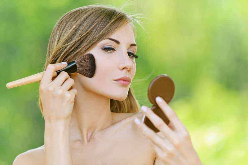 6 Consigli Fotografici per Donne Over 40 3 Skin care routine