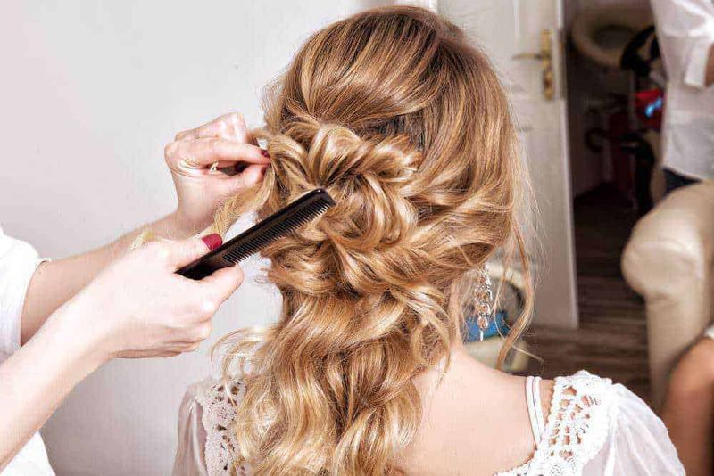 Come ricreare diversi look con una piastra 7 Acconciatura ad onde sposa