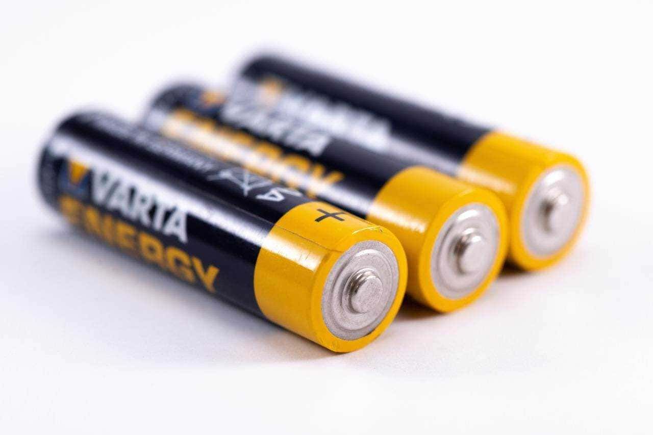 Pile di batterie alcaline AA di alta qualità, ideali per dispositivi portatili, giochi e telecomandi, garantendo energia duratura e affidabile per un funzionamento ottimale.