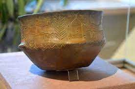 vaso Bronocice, un vaso in ceramica raffigurante un carro a quattro ruote con due assi.