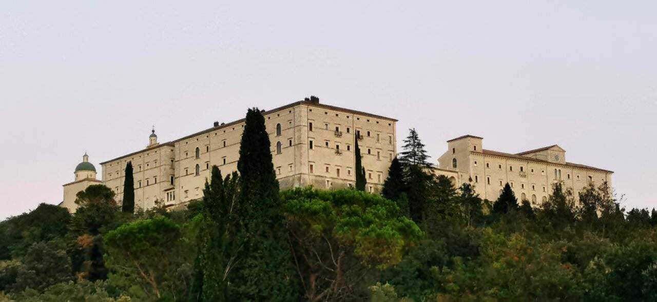 Castello di montemario, panorama storico, struttura antica, fortezza in cima alla collina, architettura italiana, attrazione turistica, vista su Roma, esempio di patrimonio culturale, destinazione storica, monumento famoso, Appunti Sul Blog.