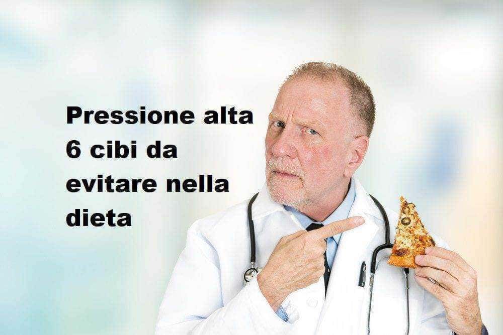 Alta pressione e alimentazione: 6 cibi da evitare nella dieta per mantenere la salute cardiovascolare. Consigli alimentari e prevenzione con il parere di un medico.