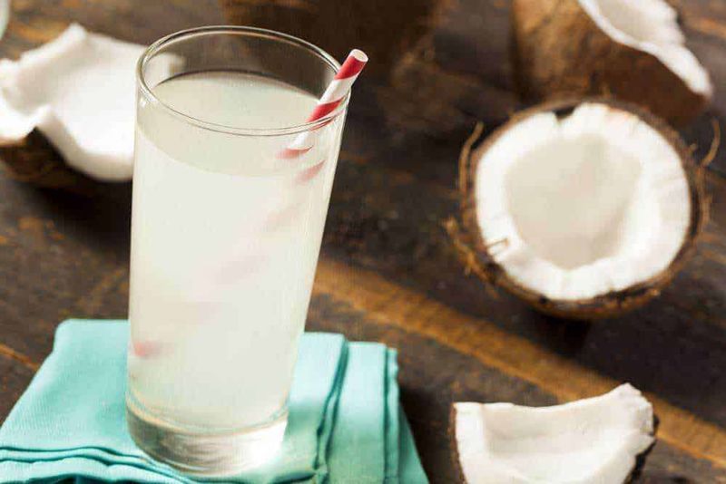 Coconoil, acqua e olio di cocco per salvaguardare la salute 3 Acqua di cocco naturale 100% zero zuccheri, ideale per idratare e rimanere in salute con una bevanda fresca e salutare.