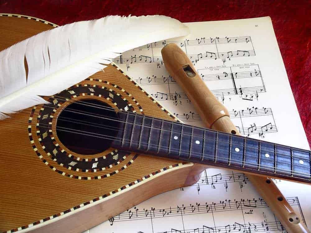 Lyrics, what are the types of Italian song
