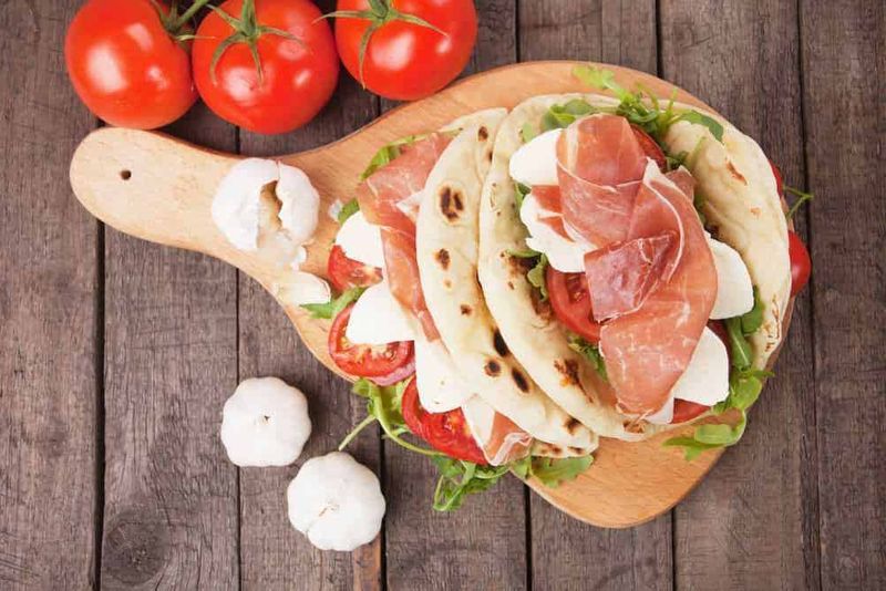 Prosciutto Crudo: 5 metodi per servirlo 2 Prosciutto Crudo: 5 metodi per servirlo