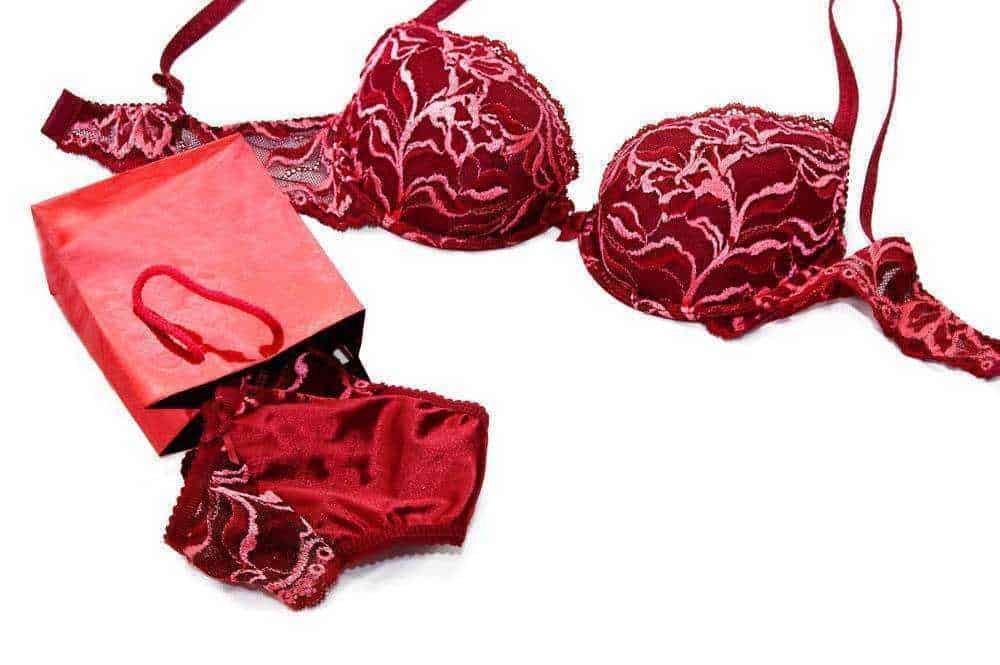 Fascino femminile: Quanto spesso acquisti lingerie nuova?