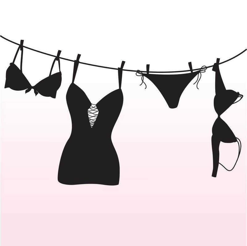 Quanto spesso acquisti lingerie nuova, tra fascino femminile e comfort? 3 FileName: intimo-biancheria-sotto-vestiti-costume-bikini.