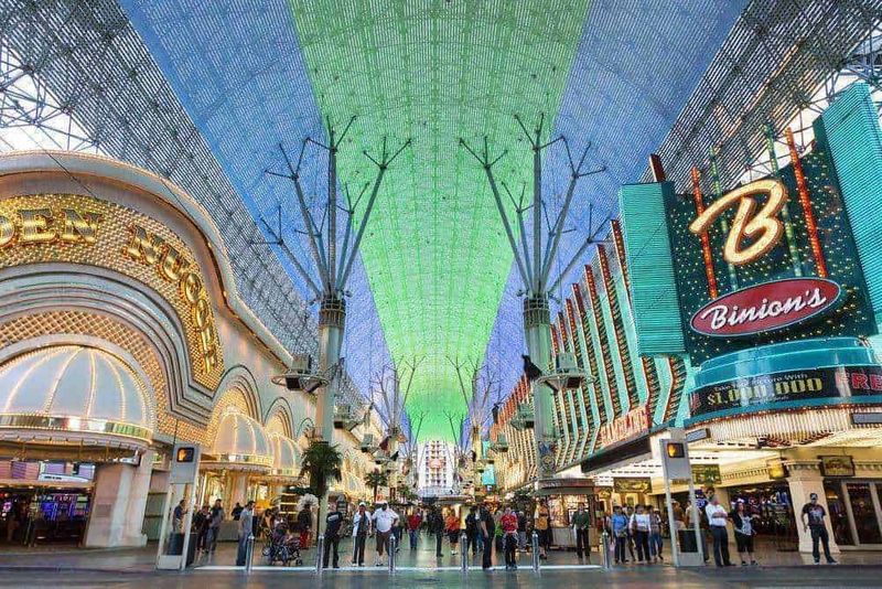 10 cose da fare in 7 giorni a Las Vegas 4 Las Vegas in 7 giorni: Fremont Street Experience