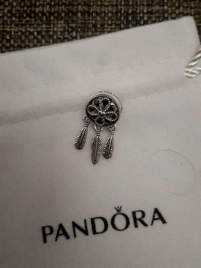 Come Riconoscere l'Argento Vero: 10 Tipi, Punzoni e 7 Test Infallibili 4 Bracciale Pandora a forma di sogno con piume e cerchio decorativo, gioielli di alta qualità, ideale come regalo o accessorio di moda. Ottimo per appassionati di bijoux artigianali.