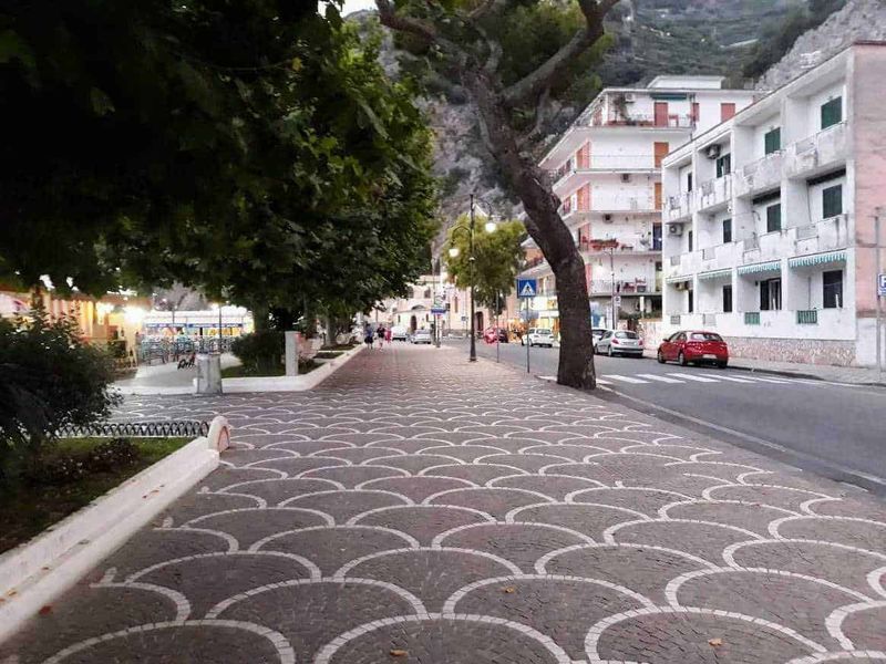 Cosa vedere a Maiori, Campania Italy, in 1 giorno 8 passeggiata sul lungomare di