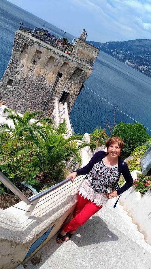 Cosa vedere a Maiori, Campania Italy, in 1 giorno 9 Castello medievale sul mare