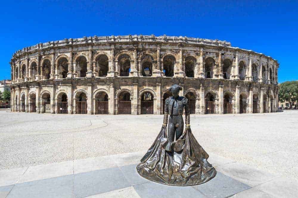 12 Stili Architettonici:  Anfiteatro romano dell'antichità, esempio di stile architettonico antico, patrimonio UNESCO