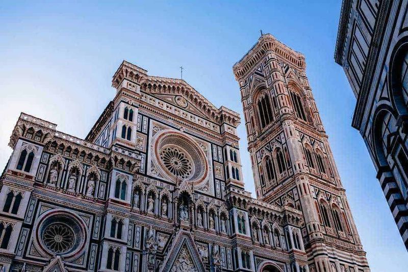 12 Stili Architettonici: quali sono e come riconoscerli (con esempi in Italia) 5 Facciata barocca a Firenze con decorazioni monumentali