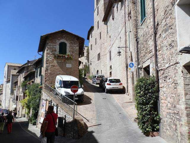 strada in pendenza 