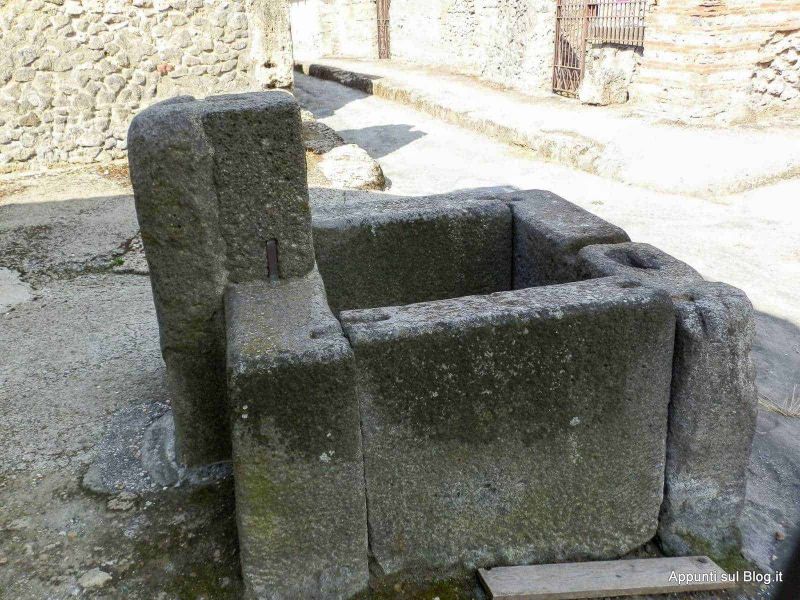 Scavi di Pompei: azienda di famiglia, terme e bellezza Fontana quadrata