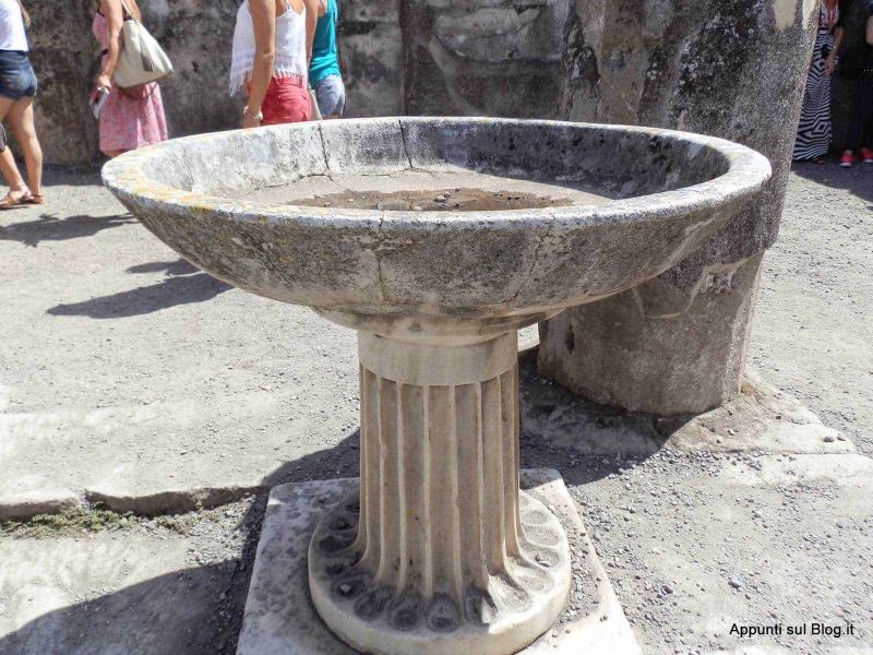 Scavi di Pompei: azienda di famiglia, terme e bellezza Fontana rotonda