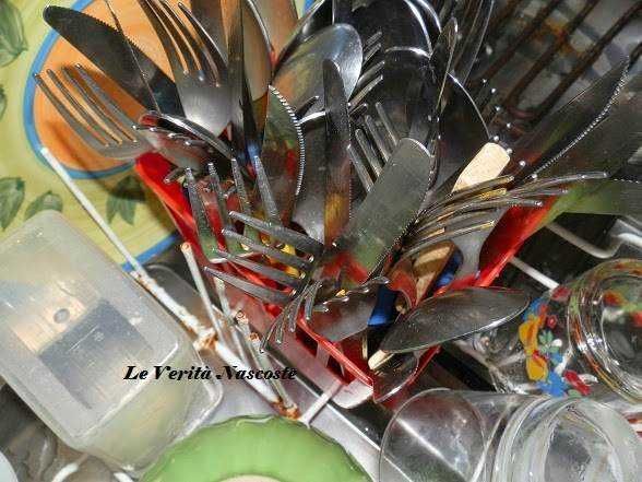 Unto e sporco via dalle stoviglie con Fairy Platinum! Unto e sporco via dalle stoviglie con Fairy Platinum!