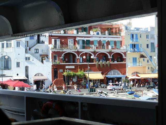 #viaggi Capri, isola carsica strappata alla terraferma Capri isola carsica: storia geologica, natura e cosa vedere