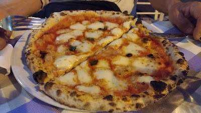 Immagine di una pizza napoletana