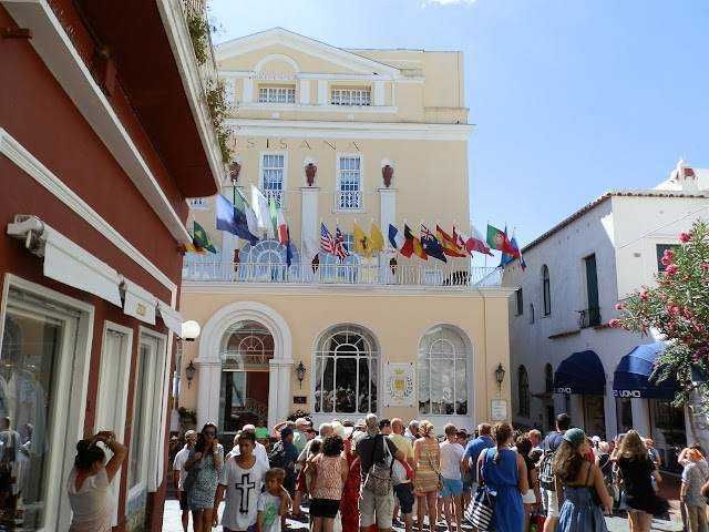 #viaggi Capri, isola carsica strappata alla terraferma Capri isola carsica: storia geologica, natura e cosa vedere
