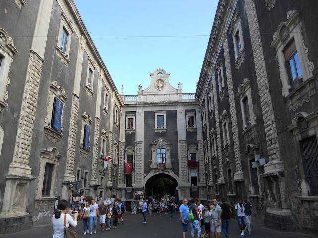 Catania, gita di un giorno percorrendo una sola strada Catania, gita di un giorno percorrendo una sola strada