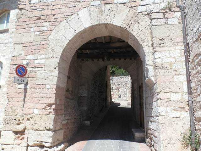 Rocca Maggiore ad Assisi: storia, cosa vedere e panorama sulla Valle Umbra. percorso da San Rufino o Porta Perlici.