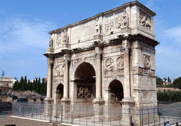 L'Arco di Costantino, imponente edificio commemorativo romano 1 L'Arco di Costantino, imponente edificio commemorativo romano