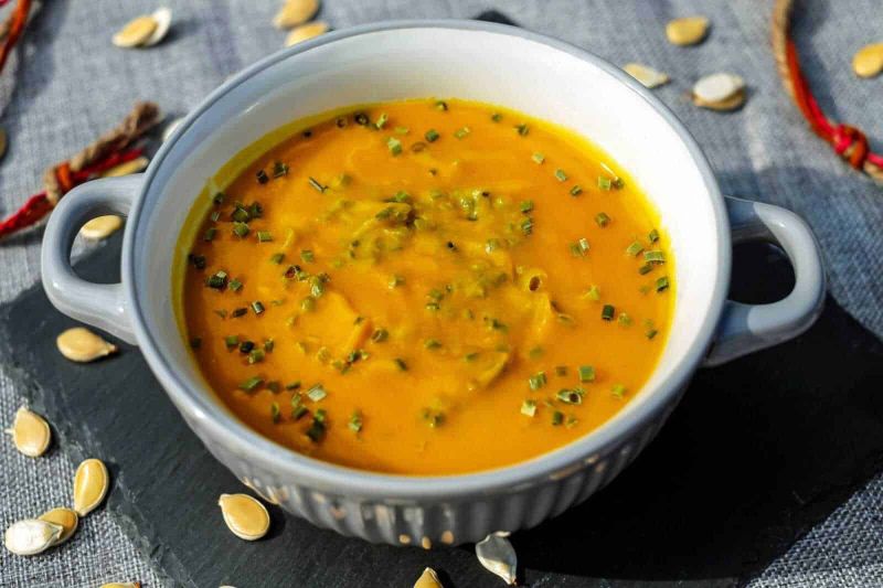 Menu di capodanno: 13 piatti da mettere a tavola 6 Menu di capodanno 13 piatti da mettere sulla tavola Svizzero – Zuppa di brodo