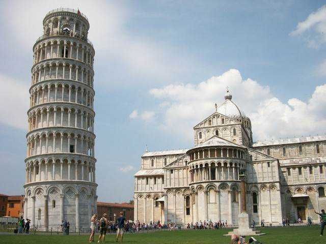 torre cadente