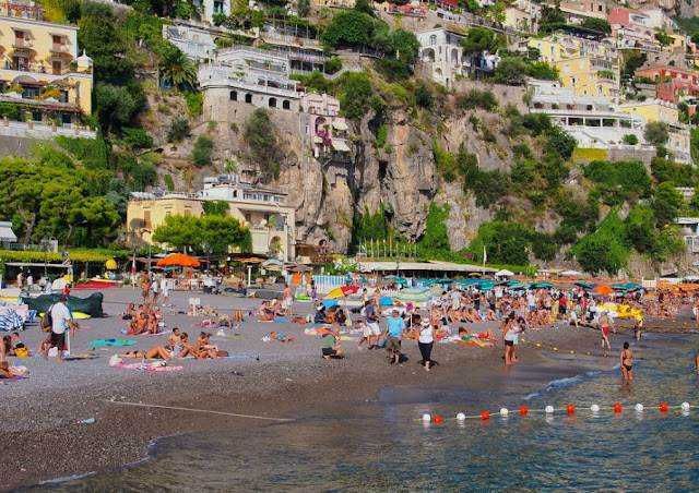 Positano, una delle città più antiche d'Italia Positano, una delle città più antiche d'Italia