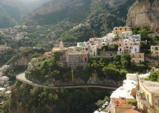 Positano, una delle città più antiche d'Italia Positano, una delle città più antiche d'Italia