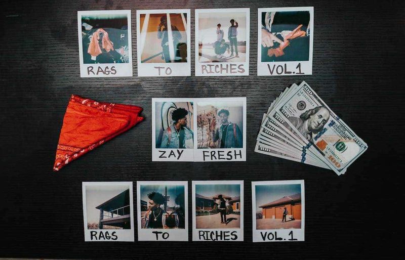 Regalare soldi in modo originale: 12 idee per compleanno, divertenti e spiritose 4 Album fotografico personalizzato con sorpresa
