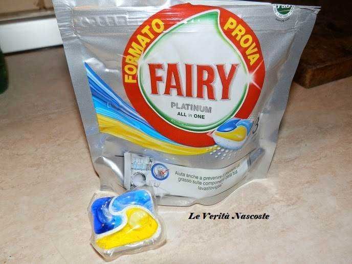 Unto e sporco via dalle stoviglie con Fairy Platinum! Unto e sporco via dalle stoviglie con Fairy Platinum!