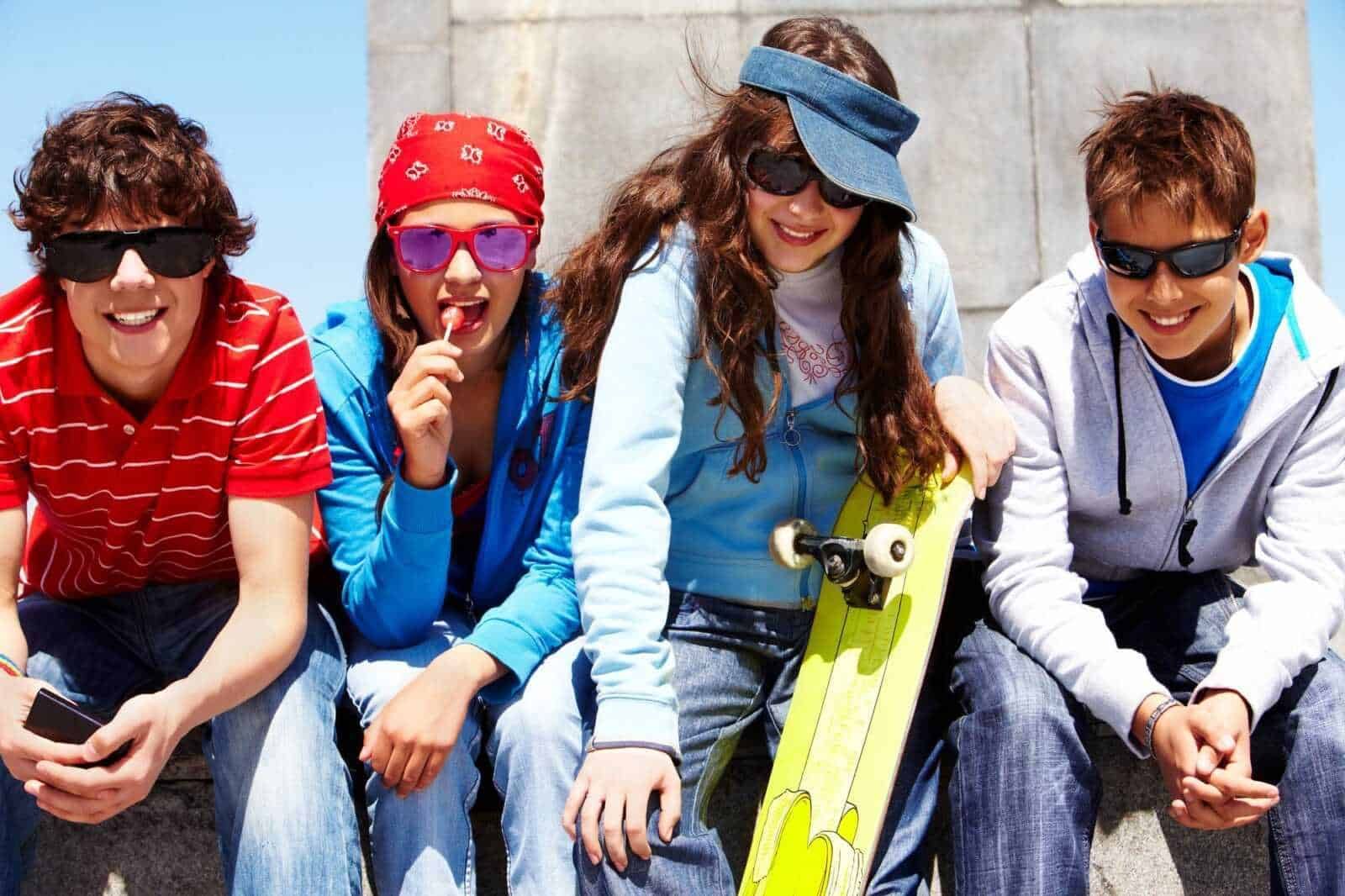 Moda invernale con lo stile skater trendy e comodo