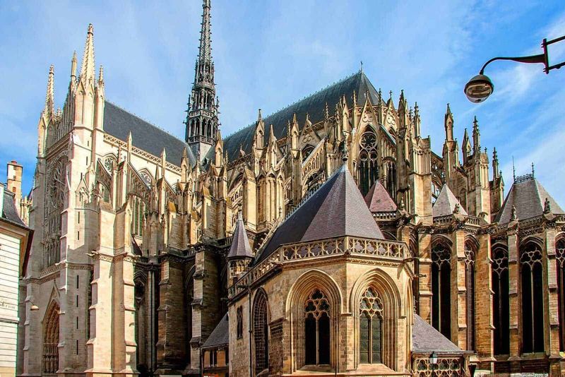 I misteri della Cattedrale di Chavres in Francia e il suo orologio astronomico 4 I misteri della Cattedrale di Chavres in Francia e il suo orologio astronomico