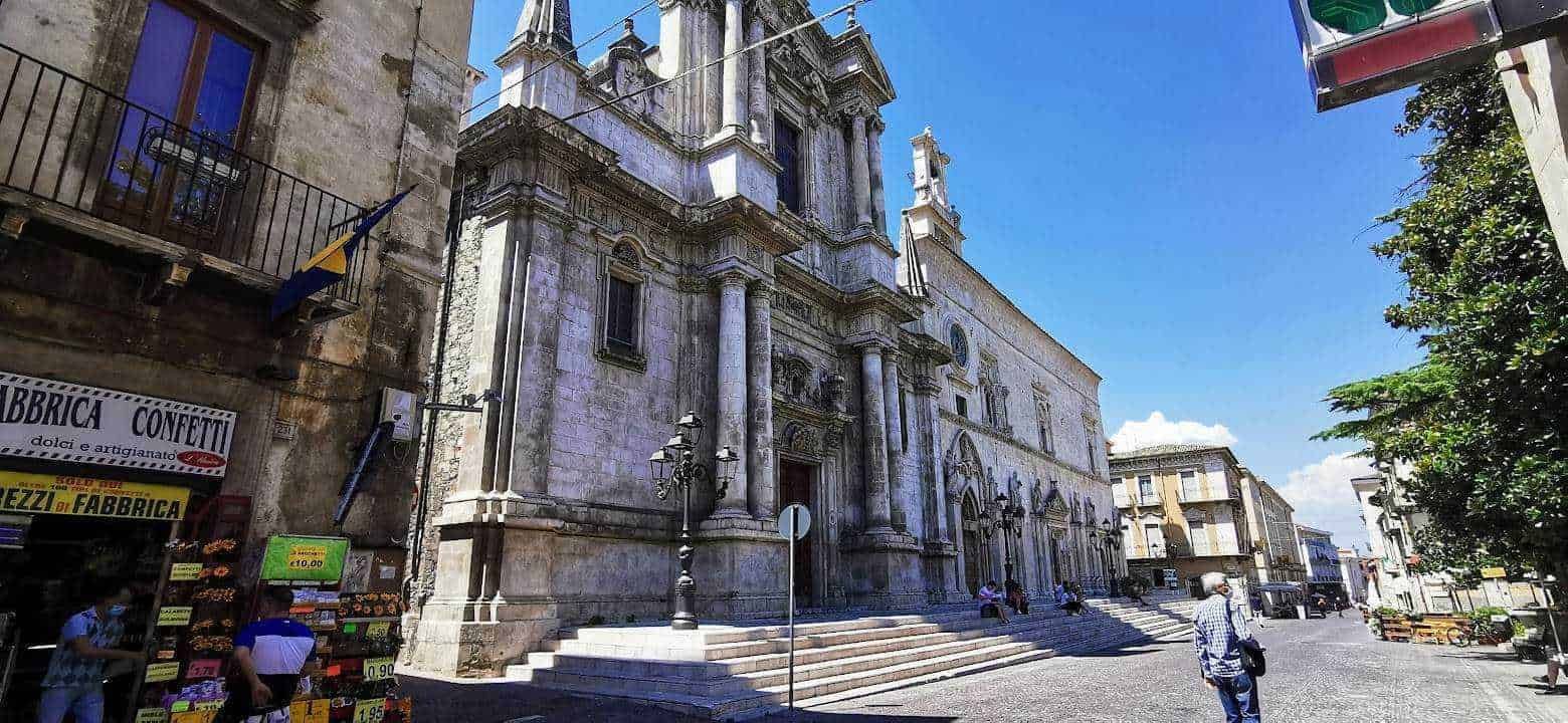 Abruzzo settimana santa a Sulmona tra riti e confetti